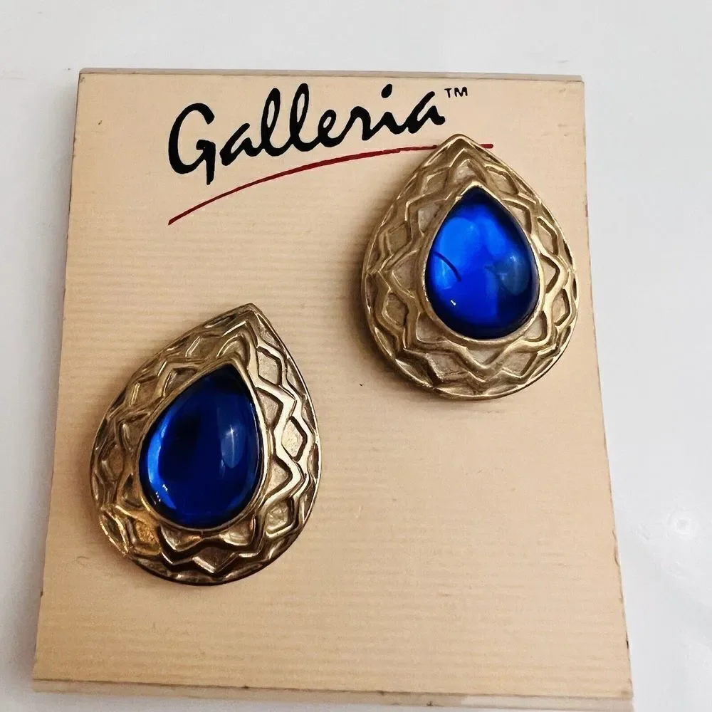 Vintage Galleria Gripoix Glass Earrings Cabochon Clip On Blue Gold Teardrop 4615
